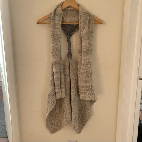 Sleeveless Cardigan - Picture 2 of 5